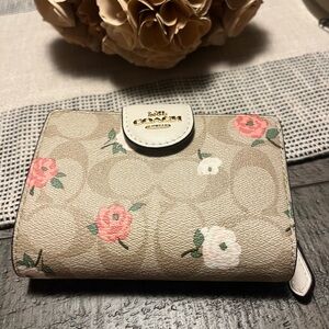 NWT Coach floral wallet